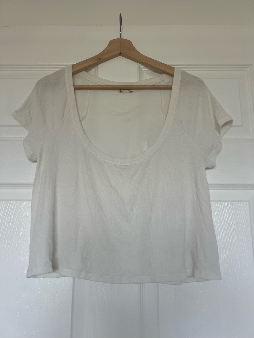 Free people Intimacy  Scoop Neck Women's cropped Tee in White size large basic